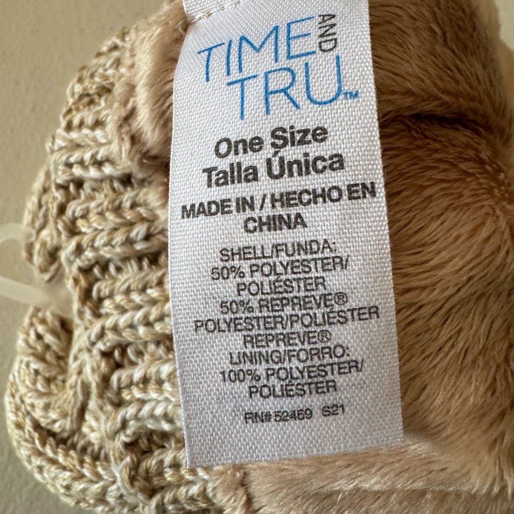 NWT Time and Tru Beige Knit Faux Fur Lined Beanie and Magenta Gloves Set - Picture 2 of 3